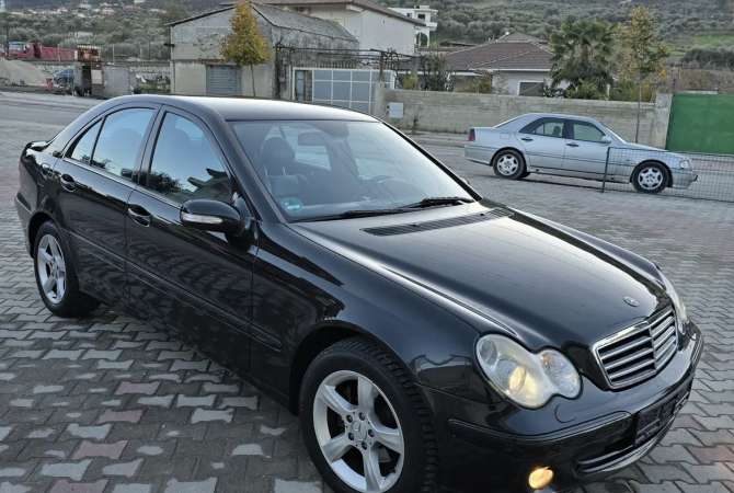 Makina ne shitje  ne Fier - 3,500 Euro
