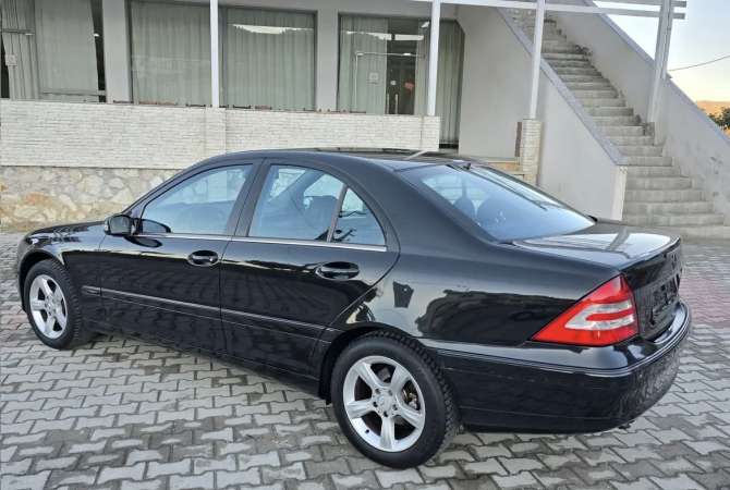 Makina ne shitje  ne Fier - 3,500 Euro