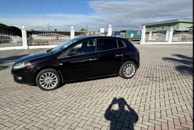 Makina ne shitje  ne Fier - 370,000 Leke