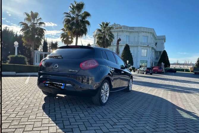 Makina ne shitje  ne Fier - 370,000 Leke