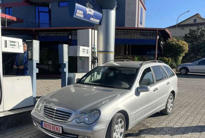 Makina ne shitje  ne Fier - 4,200 Euro