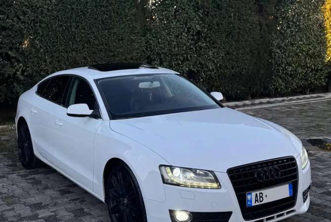 Makina ne shitje ne Tirane - 11,990 Euro