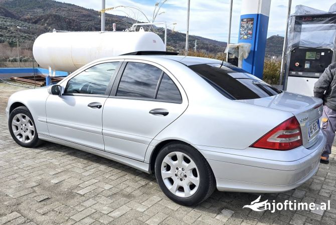 Makina ne shitje  ne Fier - 5,000 Euro