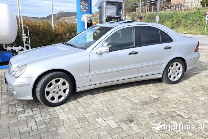 Makina ne shitje  ne Fier - 5,000 Euro