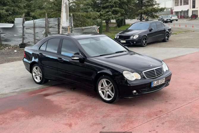 Makina ne shitje  ne Tirane - 5,200 Euro