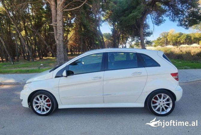 Makina ne shitje  ne Tirane - 4,400 Euro