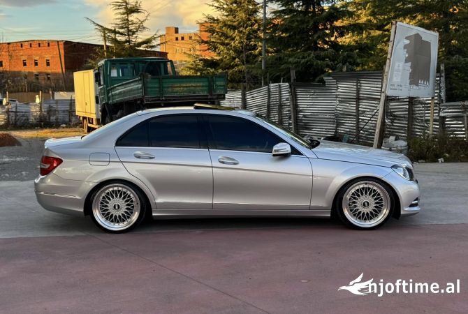 Makina ne shitje ne Tirane - 9,800 Euro