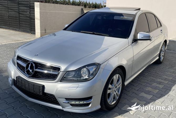 Makina ne shitje ne Tirane - 9,500 Euro