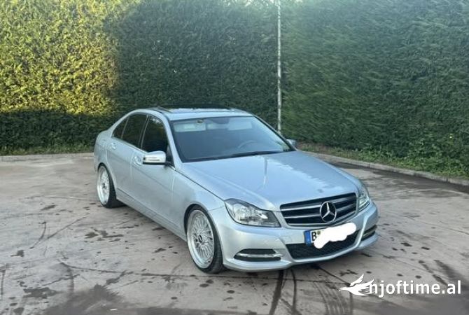 Makina ne shitje ne Tirane - 9,800 Euro