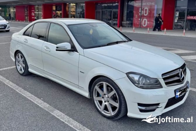 Makina ne shitje ne Tirane - 11,000 Euro