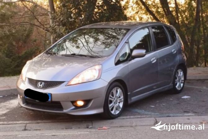 Makina ne shitje ne Tirane - 5,800 Euro