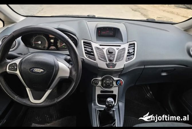 Cars for sale  in Tirana - 2,900 Euro