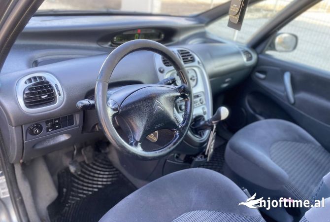 Cars for sale  in Tirana - 2,700 Euro