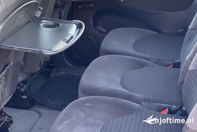 Cars for sale  in Tirana - 2,700 Euro