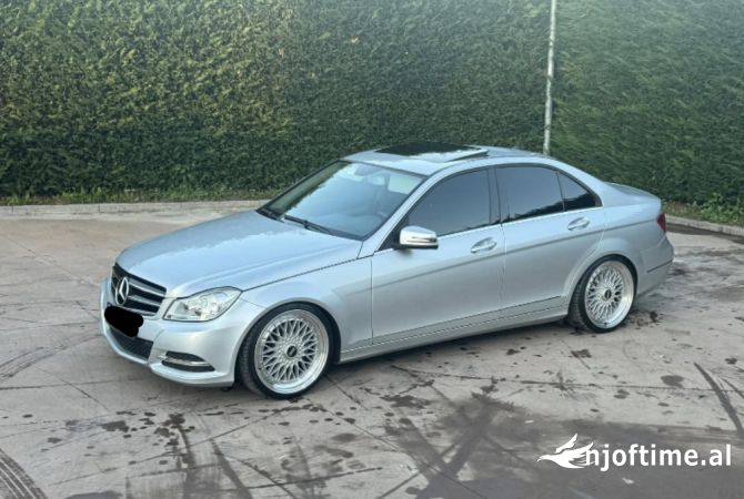 Makina ne shitje ne Tirane - 9,800 Euro