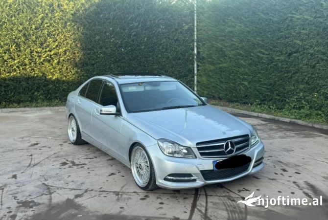 Auto in Vendita  a Tirana - 9,800 Euro