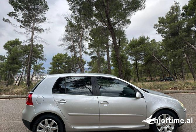 Makina ne shitje ne Tirane, Volkswagen, 2005 Diesel,Kambio Automatik Pagesa 5,000  Euro.