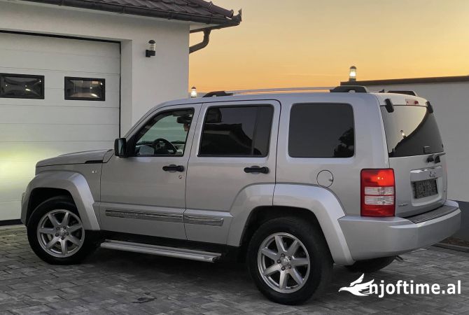Makina ne shitje ne Tirane, Jeep, 2010 Diesel,Kambio Automatik Pagesa 9,300  Euro.