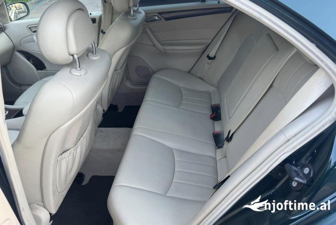 Makina ne shitje ne Tirane, Mercedes-Benz, 2005 Diesel,Kambio Automatik Pagesa 5,200  Euro.