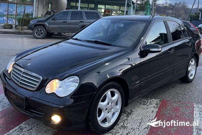 Makina ne shitje ne Tirane - 4,200 Euro