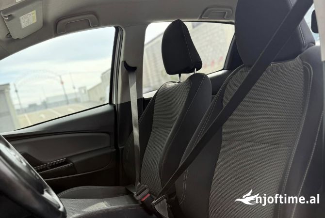 Makina ne shitje ne Tirane, Toyota, 2015 Elektrike,Kambio Automatik Pagesa 8,000  Euro.