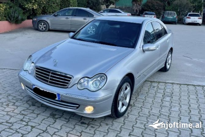 Makina ne shitje  ne Fier - 4,800 Euro