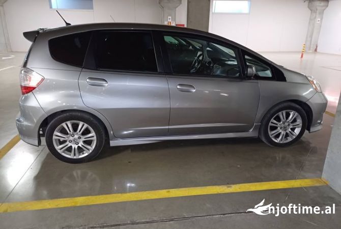 Makina ne shitje ne Tirane - 5,800 Euro