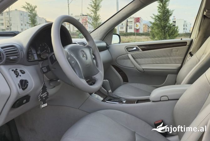 Makina ne shitje  ne Tirane - 4,200 Euro