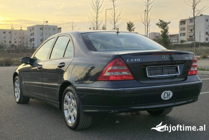 Makina ne shitje ne Tirane, Mercedes-Benz, 2005 Benzine,Kambio Automatik Pagesa 4,200  Euro.