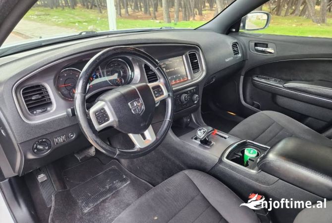 Makina ne shitje ne Tirane, Dodge, 2012 Benzine,Kambio Automatik Pagesa 13,500  Euro.