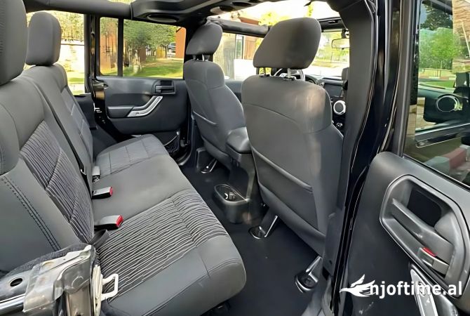 Makina ne shitje ne Tirane, Jeep, 2012 Benzine,Kambio Automatik Pagesa 13,900  Euro.