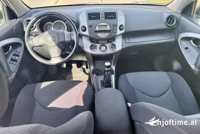 Makina ne shitje  ne Tirane - 4,999 Euro