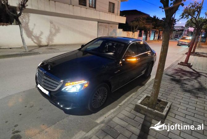 Makina ne shitje ne Tirane - 17,000 Euro