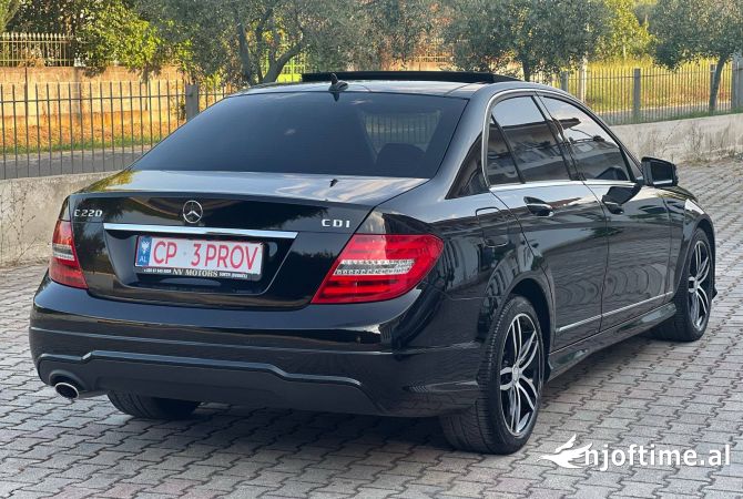 Makina ne shitje ne Tirane, Mercedes-Benz, 2013 Diesel,Kambio Automatik Pagesa 10,500  Euro.