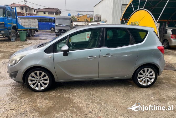 Auto in Vendita  a Tirana - 5,400 Euro