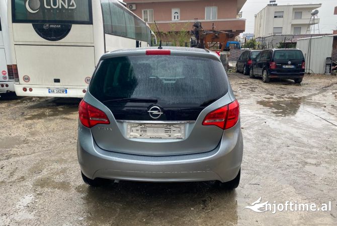 Makina ne shitje ne Tirane, Opel, 2012 Benzine,Kambio Automatik Pagesa 5,400  Euro.