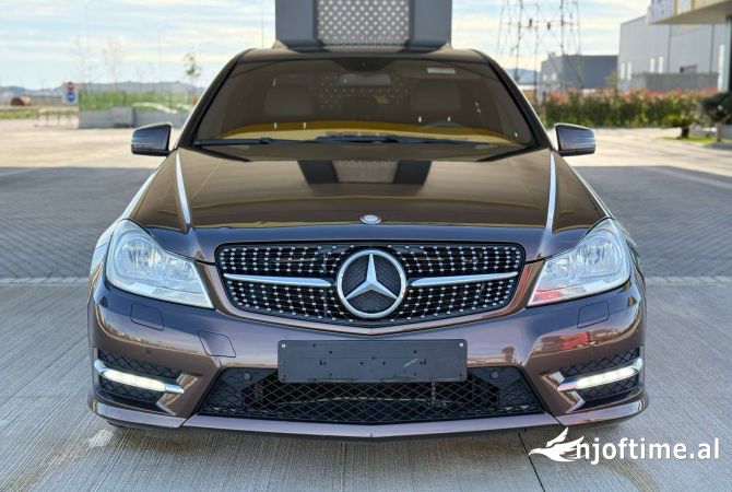 Makina ne shitje ne Tirane - 7,300 Euro
