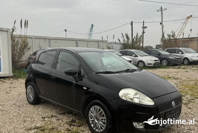 Makina ne shitje ne Tirane - 3,200 Euro