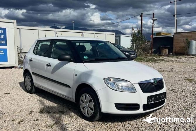 Makina ne shitje ne Tirane - 3,200 Euro