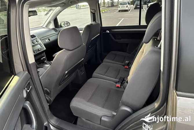 Makina ne shitje ne Tirane, Volkswagen, 2008 Diesel,Kambio Automatik Pagesa 5,500  Euro.