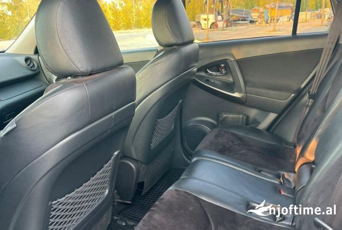 Makina ne shitje  ne Tirane - 8,999 Euro