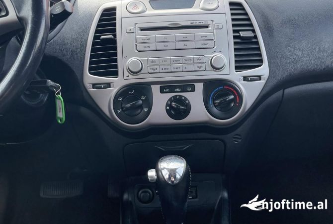 Makina ne shitje ne Tirane, Hyundai, 2010 Benzine,Kambio Automatik Pagesa 4,500  Euro.