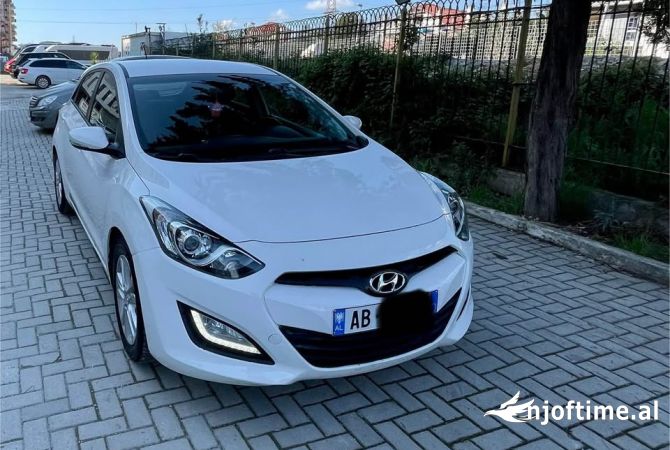 Makina ne shitje ne Tirane, Hyundai, 2014 Diesel,Kambio Automatik Pagesa 7,500  Euro.