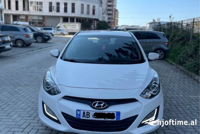 Makina ne shitje ne Tirane, Hyundai, 2014 Diesel,Kambio Automatik Pagesa 7,500  Euro.