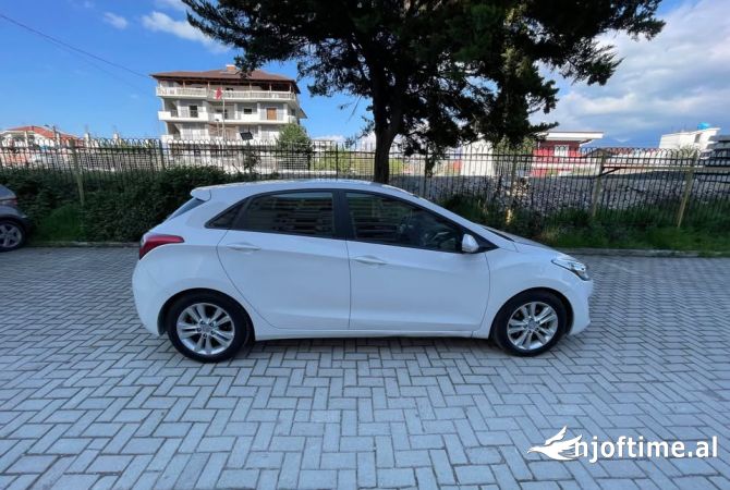 Makina ne shitje ne Tirane, Hyundai, 2014 Diesel,Kambio Automatik Pagesa 7,500  Euro.