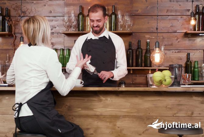 Njoftime Pune Kamarier/e, Banakier/e, Bar Tender/e