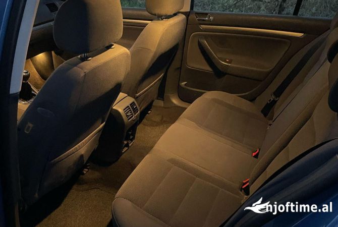 Makina ne shitje ne Tirane, Volkswagen, 2004 Diesel,Kambio Manual Pagesa 3,000  Euro.