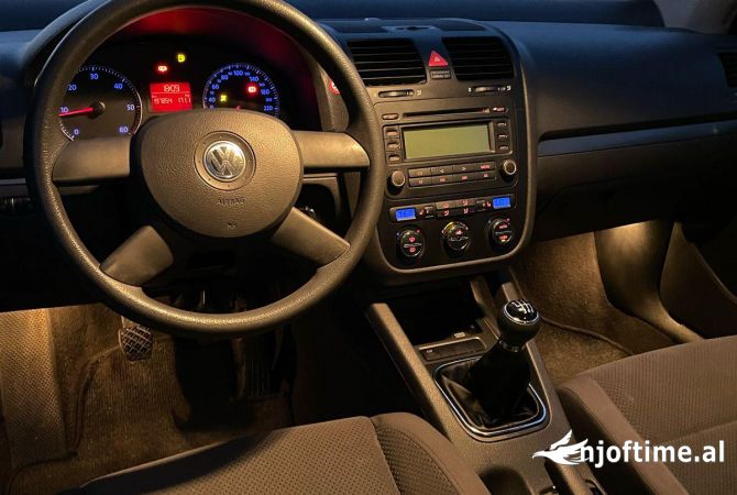 Makina ne shitje ne Tirane, Volkswagen, 2004 Diesel,Kambio Manual Pagesa 3,000  Euro.