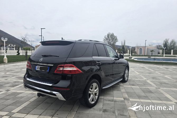 Makina ne shitje ne Tirane, Mercedes-Benz, 2013 Diesel,Kambio Automatik Pagesa 12,500  Euro.