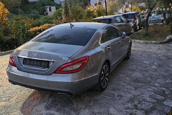 Makina ne shitje  ne Tirane - 12,500 Euro